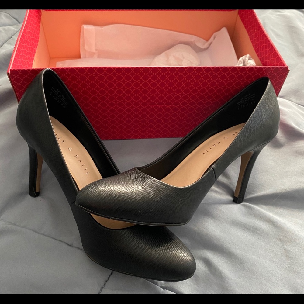 2 inch black closed toe heels